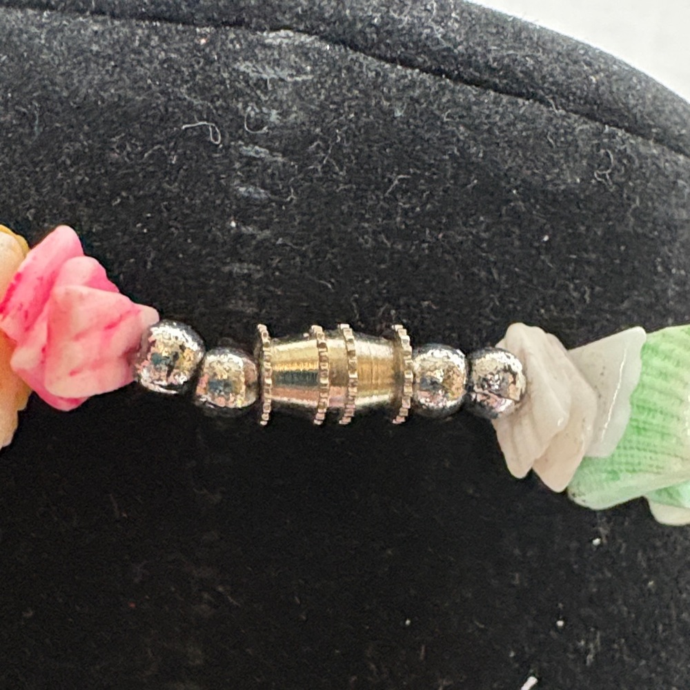 Multicolor Shell Necklace - Picture 2 of 11